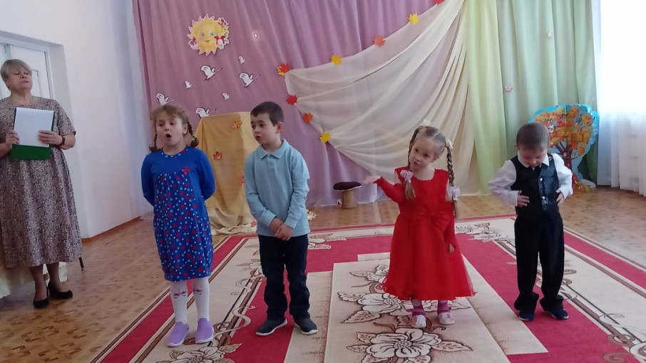 С праздником осени С праздником осени.